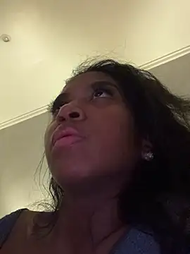 Snapshot of IamCrystal2 chatting on December 11, 2024, 1:26 am IamCrystal2 online show from December 11, 2024, 1:26 am