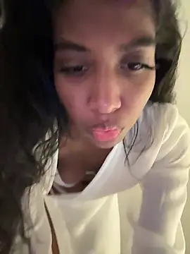 Snapshot of IamCrystal2 chatting on December 16, 2024, 2:25 am IamCrystal2 online show from December 16, 2024, 2:25 am