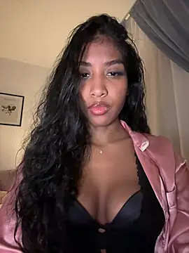 Snapshot of IamCrystal2 chatting on February 9, 2025, 10:32 pm IamCrystal2 online show from February 9, 2025, 10:32 pm