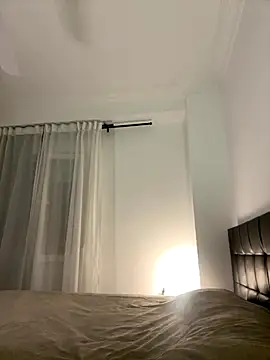 IamCrystal2 online show from November 20, 2025, 2:23 am