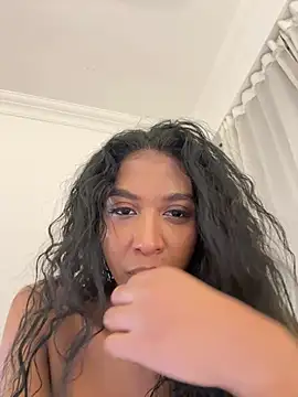 IamCrystal2 online show from May 15, 2026, 11:12 pm
