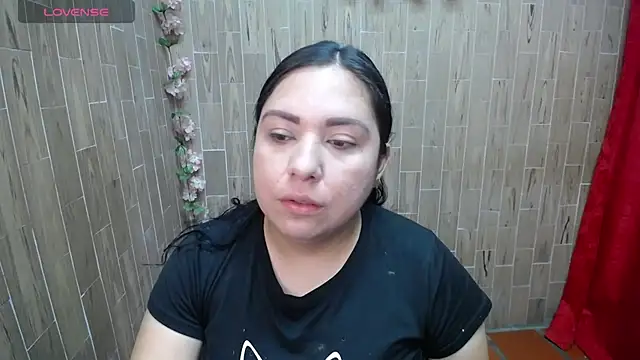 solyeria online show from September 30, 2025, 1:32 am