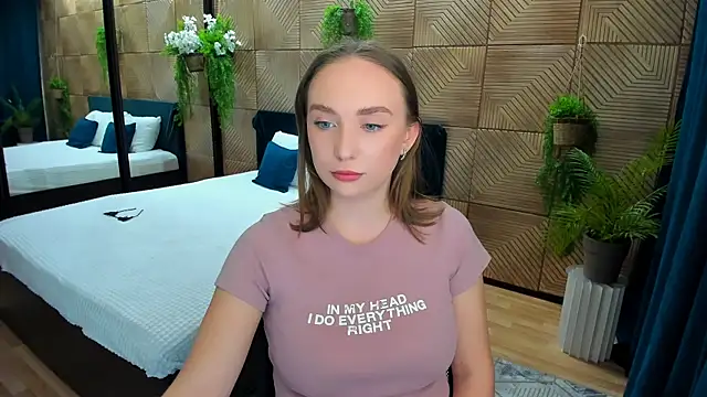 Snapshot of TrueReincarnation chatting on September 18, 2025, 7:27 pm TrueReincarnation online show from September 18, 2025, 7:27 pm