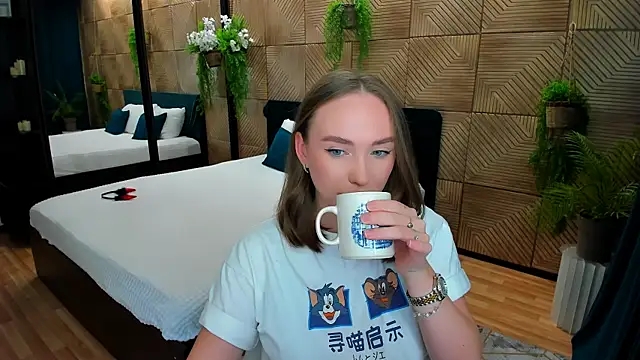 Snapshot of TrueReincarnation chatting on September 28, 2025, 7:52 pm TrueReincarnation online show from September 28, 2025, 7:52 pm