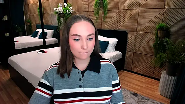 Snapshot of TrueReincarnation chatting on October 6, 2025, 4:10 am TrueReincarnation online show from October 6, 2025, 4:10 am