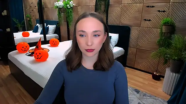 Snapshot of TrueReincarnation chatting on November 3, 2025, 4:03 am TrueReincarnation online show from November 3, 2025, 4:03 am