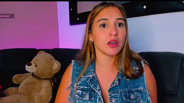 sophijenner online show from December 3, 2024, 7:10 am