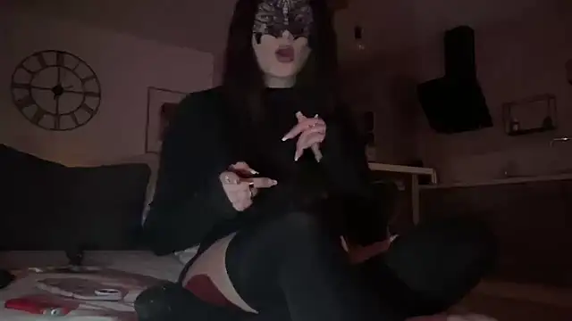 DominaCat75 online show from December 18, 2024, 1:05 am