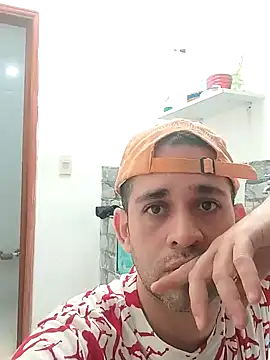 Snapshot of CRISTHIAN_GREY01 chatting on December 22, 2024, 5:21 pm CRISTHIAN GREY01 online show from December 22, 2024, 5:21 pm