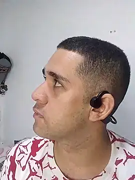 Snapshot of CRISTHIAN_GREY01 chatting on February 18, 2025, 5:31 am CRISTHIAN GREY01 online show from February 18, 2025, 5:31 am