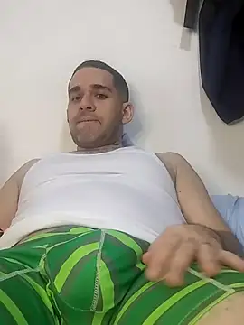 Snapshot of CRISTHIAN_GREY01 chatting on March 15, 2025, 5:41 am CRISTHIAN GREY01 online show from March 15, 2025, 5:41 am