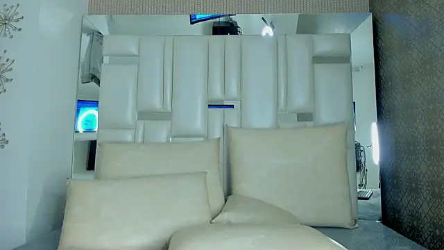 Valery Foxx  online show from December 14, 2024, 9:51 am