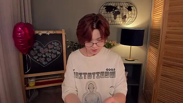 fiamoory online show from February 19, 2025, 4:34 am