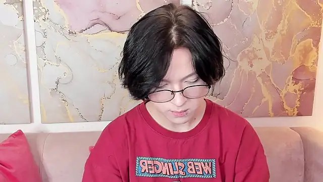 fiamoory online show from October 17, 2025, 6:05 am