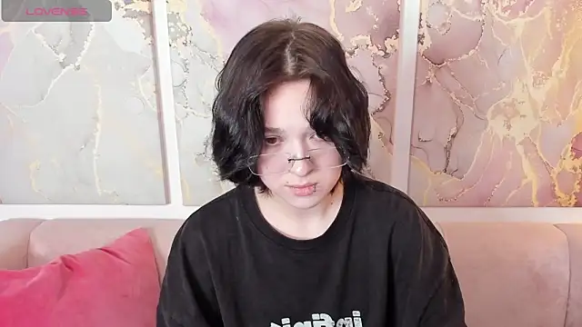 fiamoory online show from April 9, 2026, 1:27 am