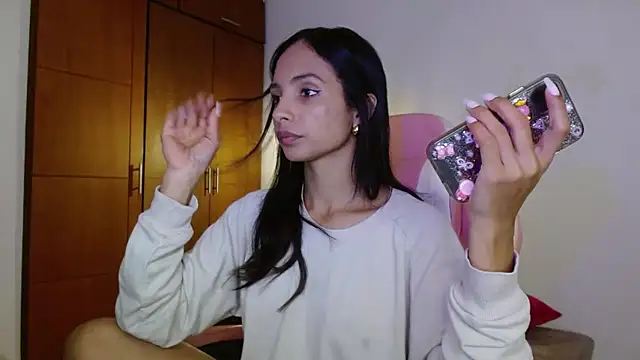 AnnitaSerna  online show from November 6, 2025, 1:56 pm