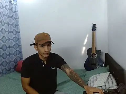 Snapshot of latino_hotxxx chatting on November 12, 2025, 2:17 pm latino hotxxx online show from November 12, 2025, 2:17 pm