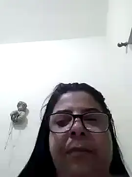 coroadelicia45 online show from December 18, 2024, 7:15 am