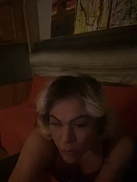 Snapshot of HoneyBdaQueen chatting on December 6, 2024, 10:16 am HoneyBdaQueen online show from December 6, 2024, 10:16 am