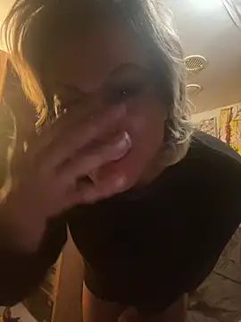 Snapshot of HoneyBdaQueen chatting on January 8, 2025, 4:34 am HoneyBdaQueen online show from January 8, 2025, 4:34 am