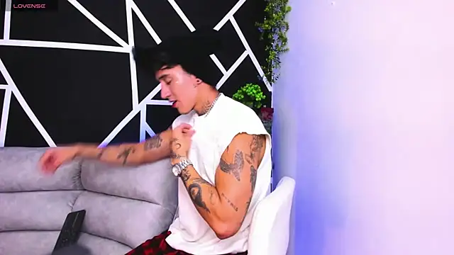 JUSTIN FULLER1 online show from February 16, 2025, 7:05 pm