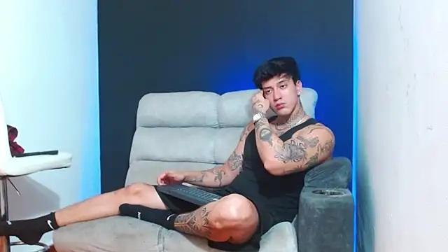 JUSTIN FULLER1 online show from May 19, 2026, 3:57 am