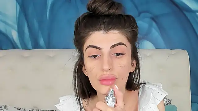 SkinnyDolly online show from October 15, 2025, 2:01 am