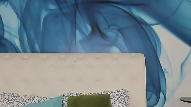 SkinnyDolly online show from November 19, 2025, 3:17 am