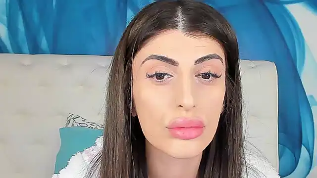 Snapshot of SkinnyDolly chatting on March 4, 2026, 8:15 pm SkinnyDolly online show from March 4, 2026, 8:15 pm