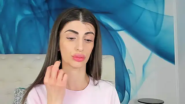 Snapshot of SkinnyDolly chatting on March 13, 2026, 9:43 pm SkinnyDolly online show from March 13, 2026, 9:43 pm