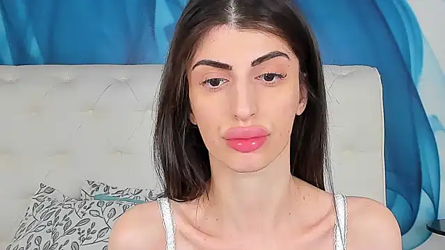 Snapshot of SkinnyDolly chatting on March 19, 2026, 12:47 am SkinnyDolly online show from March 19, 2026, 12:47 am