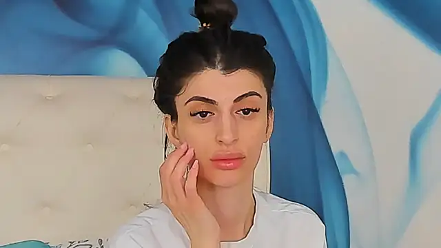 Snapshot of SkinnyDolly chatting on April 6, 2026, 2:31 am SkinnyDolly online show from April 6, 2026, 2:31 am