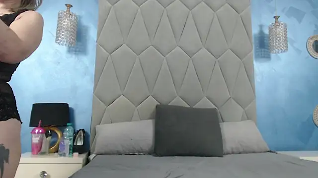 AretiAlisya online show from January 13, 2026, 6:51 am