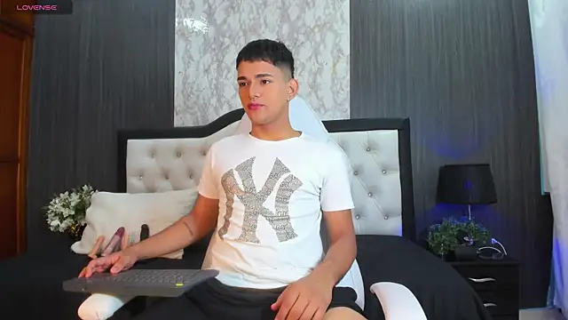 ander deimond  online show from January 3, 2025, 1:14 pm