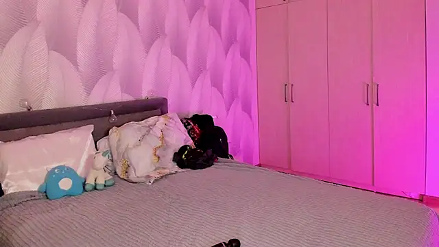 Snapshot of Bambiii_bby chatting on January 17, 2025, 2:18 am Bambiii bby online show from January 17, 2025, 2:18 am