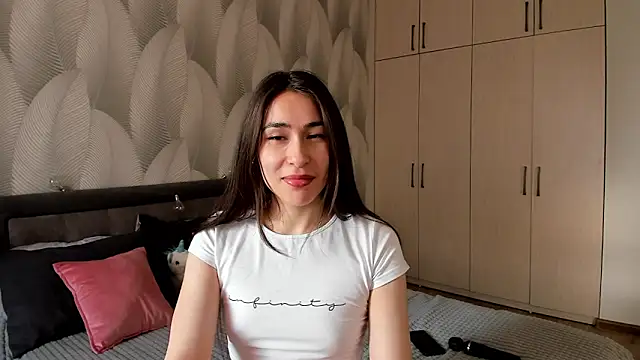 Snapshot of Bambiii_bby chatting on February 21, 2025, 3:34 am Bambiii bby online show from February 21, 2025, 3:34 am