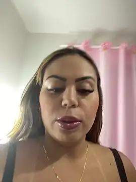 Snapshot of lariic chatting on January 28, 2025, 10:45 pm lariic online show from January 28, 2025, 10:45 pm