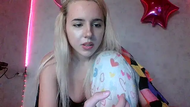 Puregirlaa online show from March 3, 2025, 1:09 pm