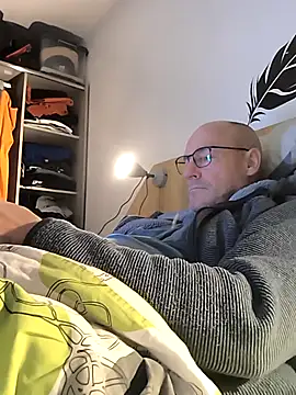 bogland33 online show from November 14, 2025, 7:45 pm