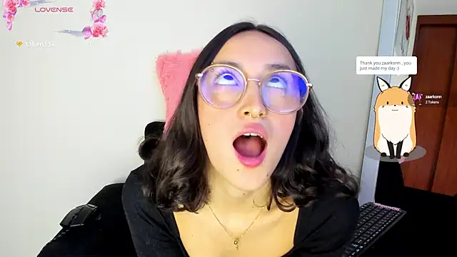 its  angelica  online show from February 3, 2025, 9:29 pm