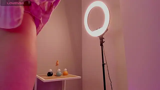 Sophiaa sensual online show from April 18, 2026, 1:42 am