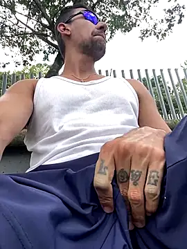 Snapshot of dantedesirexx chatting on October 7, 2025, 5:21 pm dantedesirexx online show from October 7, 2025, 5:21 pm