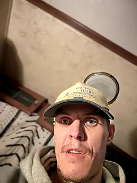 Snapshot of devinshd chatting on October 31, 2025, 3:29 am devinshd online show from October 31, 2025, 3:29 am