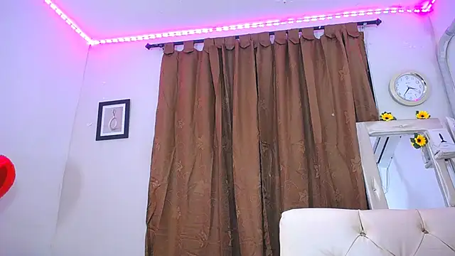 alaia 03 online show from March 9, 2025, 12:20 pm