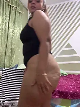 Evabigass online show from December 16, 2024, 5:11 pm