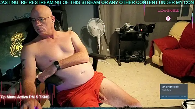 Snapshot of Pilot_Dave_69 chatting on September 25, 2025, 4:27 am Pilot Dave 69 online show from September 25, 2025, 4:27 am