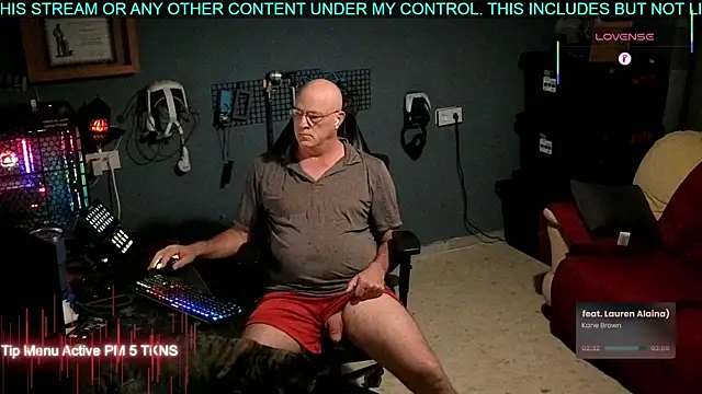 Snapshot of Pilot_Dave_69 chatting on November 9, 2025, 5:28 am Pilot Dave 69 online show from November 9, 2025, 5:28 am