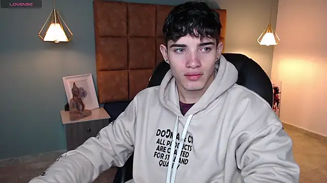 AlejooTwink online show from February 8, 2025, 4:04 pm