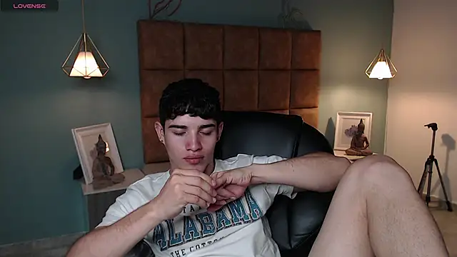 AlejooTwink online show from February 12, 2025, 9:22 pm