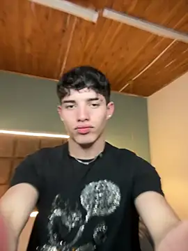 AlejooTwink online show from February 4, 2026, 10:36 pm